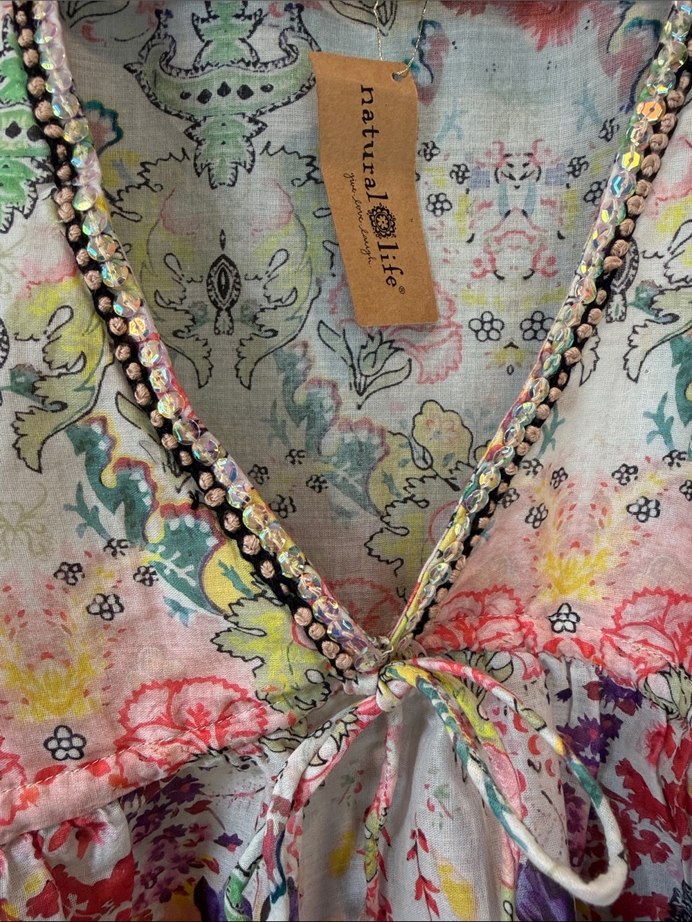 NATURAL LIFE Floral V-Neck Crop Top in Pink, Yellow, Green, Purple, Black - Picture 3 of 8